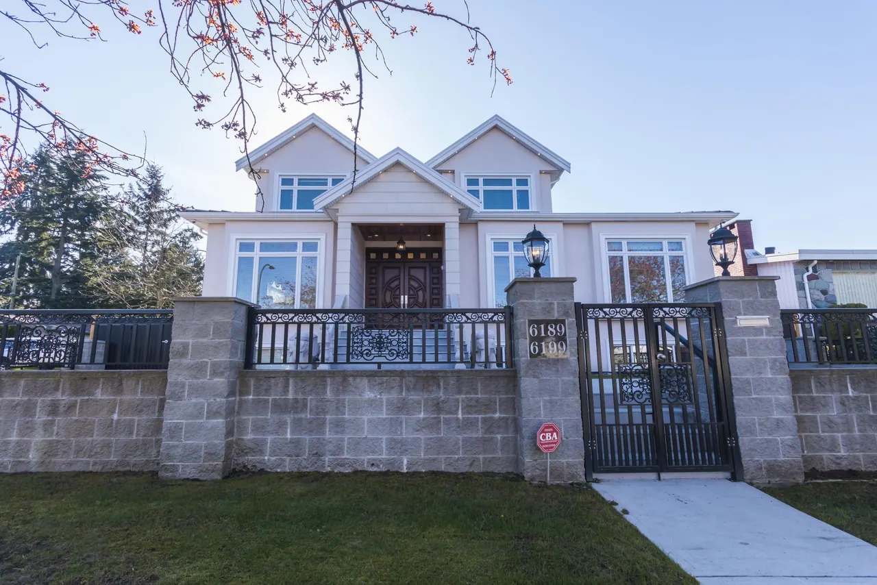 Front of Fremlin St